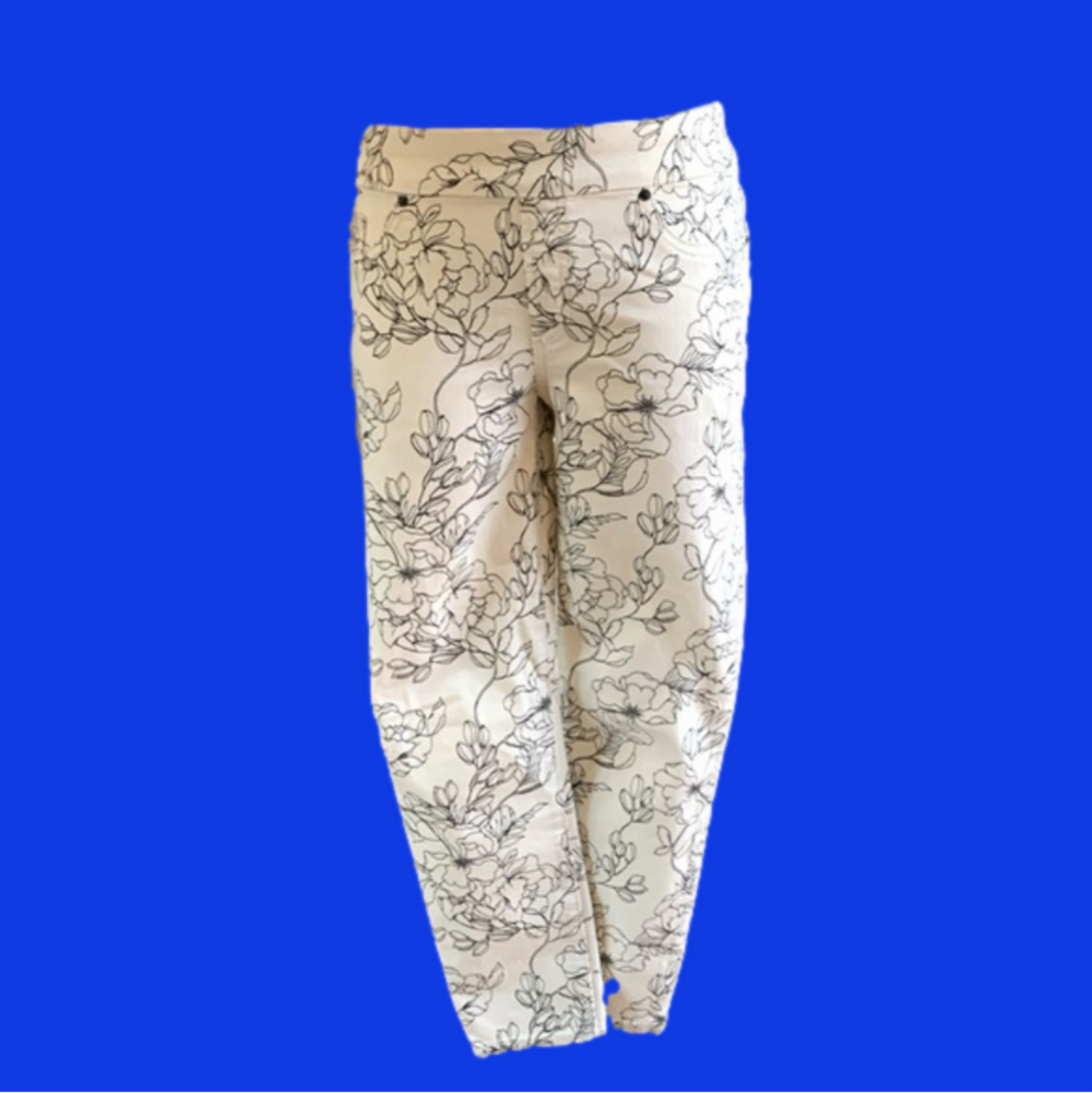 Chico’s sz 2R (00R) cream with black floral design ankle jegging